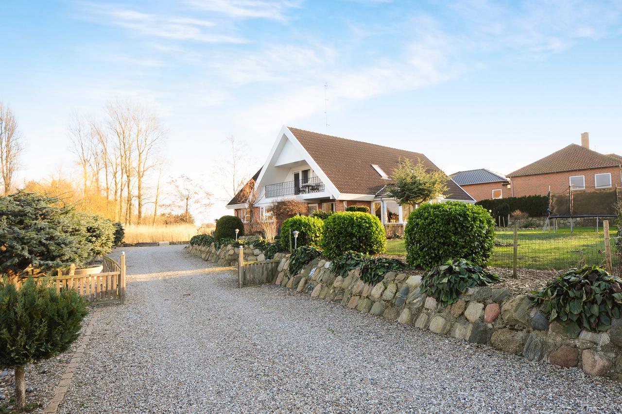 Bed And Breakfast Hasseloe Nykobing Falster Exterior photo